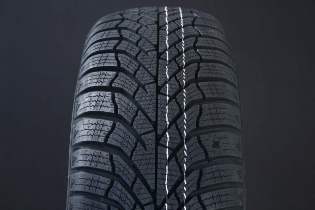 235/40R19 KUMHO WINTERCRAFT WP52 EV FRIKTION