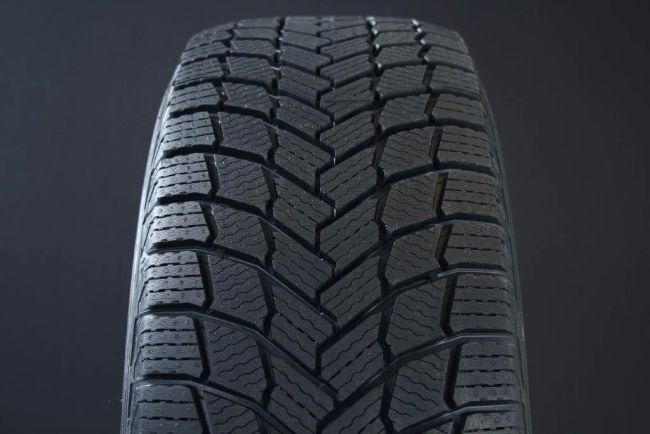 235/45R20 MICHELIN X-ICE SNOW SUV FRIKTION DOT2021