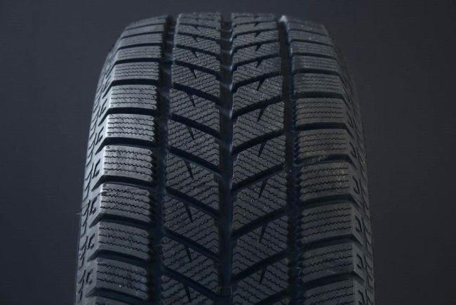 225/40R18 DYNAMO SNOW-H MSL01 FRIKTION