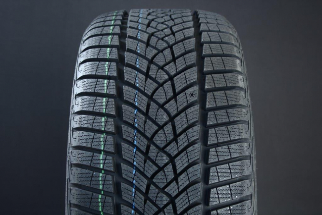 255/65R18 GOODYEAR ULTRAGRIP PERFORMANCE + SUV FRIKTION