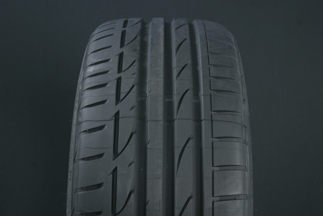 215/40R17 BRIDGESTONE POTENZA S001