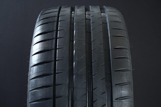 225/45R19 MICHELIN PILOT SPORT 4S DOT2019