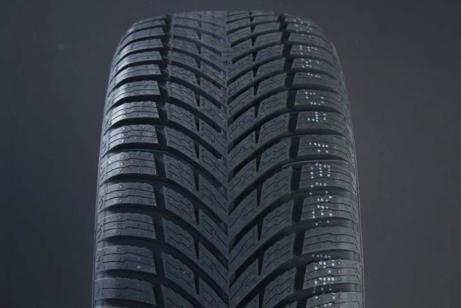 215/55R16 NOKIAN SEASONPROOF 1