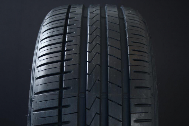 235/45R17 FALKEN AZENIS FK510 OUTLET i gruppen OUTLET / SOMMARDCK hos Svenska Gummihuset AB (OS1723545FALAZ510)