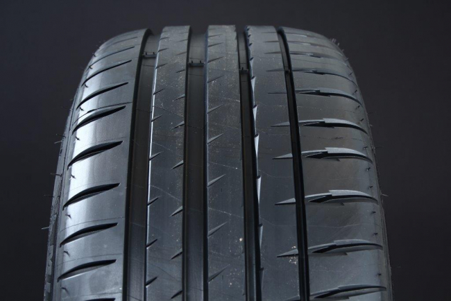 255/45R19 MICHELIN PILOT SPORT 4 OUTLET i gruppen OUTLET / SOMMARDCK hos Svenska Gummihuset AB (OS1925545MISP4S)