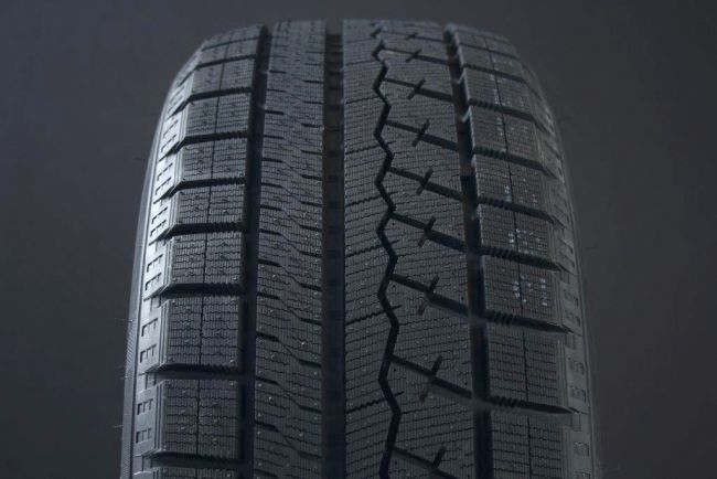 215/50R17 SAILUN ICE BLAZER ARCTIC FRIKTION i gruppen DCK / VINTERDCK FRIKTION hos Svenska Gummihuset AB (F1721550SAIBAR)