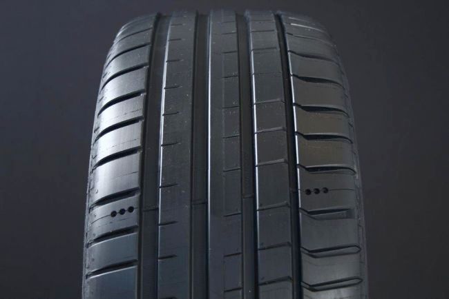 235/40R19 MICHELIN PILOT SPORT 5 i gruppen DCK / SOMMARDCK hos Svenska Gummihuset AB (S1923540MICPS5)